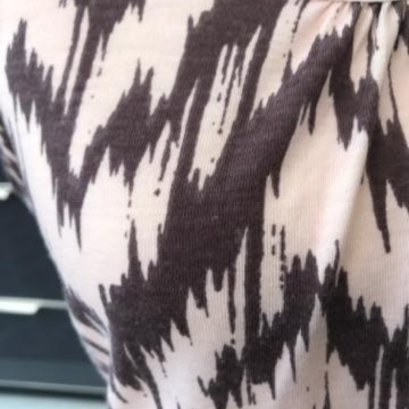 Studio y shirt with cutout back - Picture 4 of 5